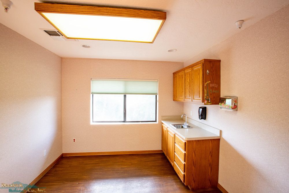 Medical Office Building - Clairmont Doctors Park: 2650 Edith Ave, Redding, CA 96001